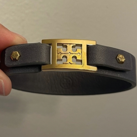 Tory Burch-Square Logo Double Strap Leather Bracelet (Charcoal Gray 🩶 / Gold💛) - Picture 1 of 2